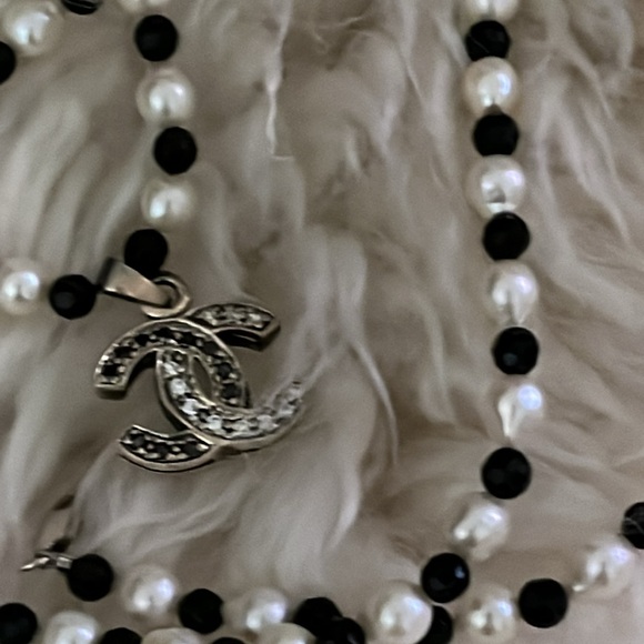 16.5” Akoya pearls with onyx - Picture 2 of 6